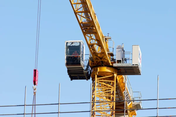 Arnhem Netherlands November 2020 Man Cabin Yellow Tower Crane — Stock Photo, Image