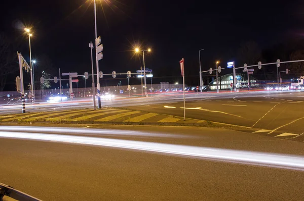 Kreuzung Der Nacht Mit Bewegungsundurchlässigem Verkehr Arnheim Niederlande — Stockfoto
