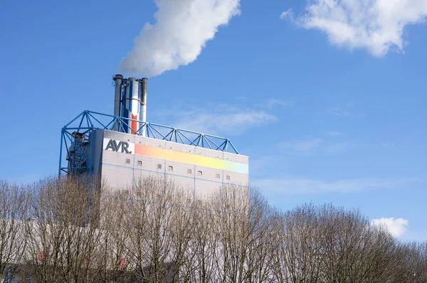 オランダ デュイフェン 2021年3月19日 R煙突から煙を出す焼却炉 — ストック写真