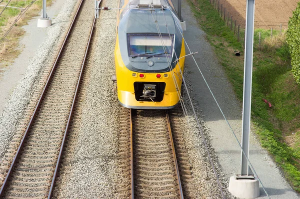 Hochgeschwindigkeitszug Auf Der Eisenbahn Von Oben Den Niederlanden — Stockfoto