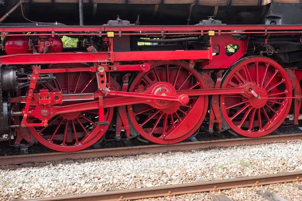Ruedas Rojas Antiguo Tren Vapor Histórico Con Mecánica —  Fotos de Stock
