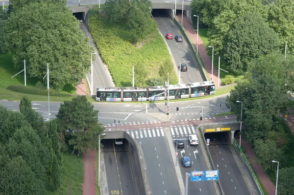 Luftaufnahme Einer Autobahn Mit Autos Und Einer Straßenbahn Zentrum Von — Stockfoto
