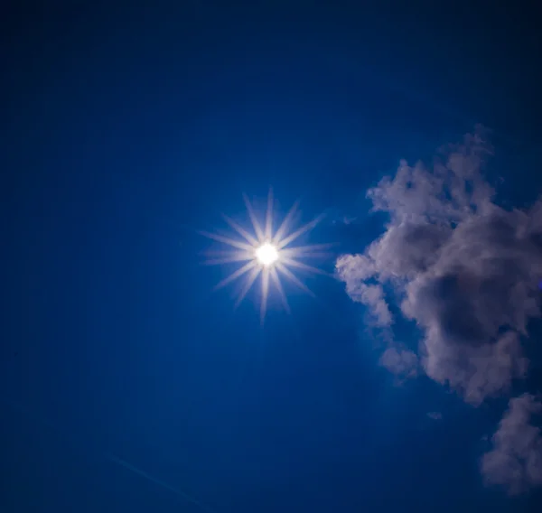 Sun in the blue sky — Stock Photo, Image