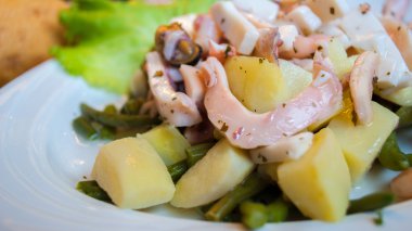 Deniz ürünleri salatası 