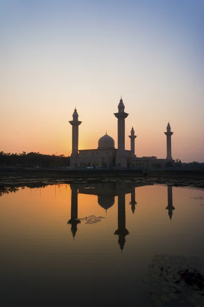 Teungku Ampuan Jemaah moskén, Bukit Jelutong, Malaysia moskén på — Stockfoto