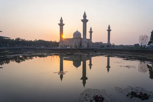 Teungku Ampuan Jemaah moskén, Bukit Jelutong, Malaysia moskén på — Stockfoto