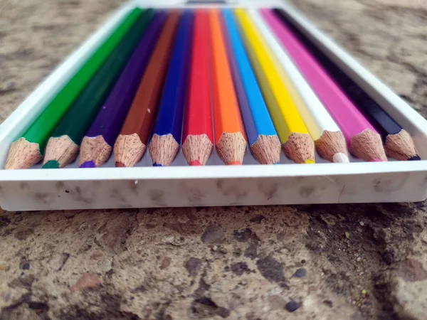 Wiele Kolorowy Ołówek Dla Dzieci Rysunek Szkic — Zdjęcie stockowe