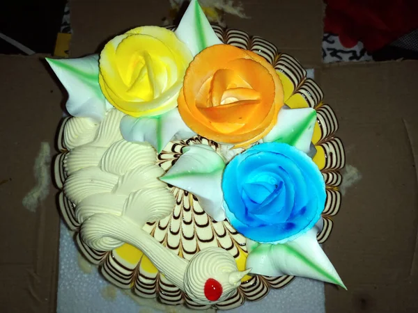 Świeże Multi Kolor Słodki Tort Urodzinowy — Zdjęcie stockowe