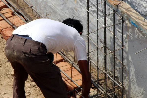 Worker Melakukan Pekerjaan Lokasi Konstruksi Stok Foto