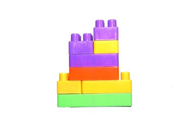 Plastik yapı taşları beyaza izole edilmiş                               