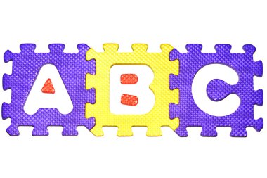 alfabe bulmaca renkli beyaz arka planda çekim