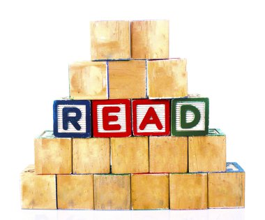 Beyaz bir arka plan üzerinde izole alfabe ahşap kelime blokları