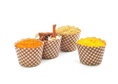 baharat beyaz zemin üzerine