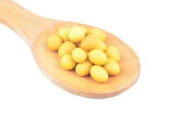 bir tahta kaşık içinde snack fındık