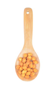 bir tahta kaşık içinde snack fındık