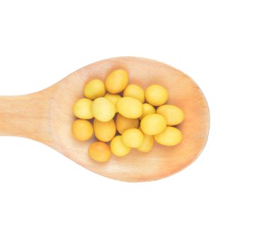 bir tahta kaşık içinde snack fındık