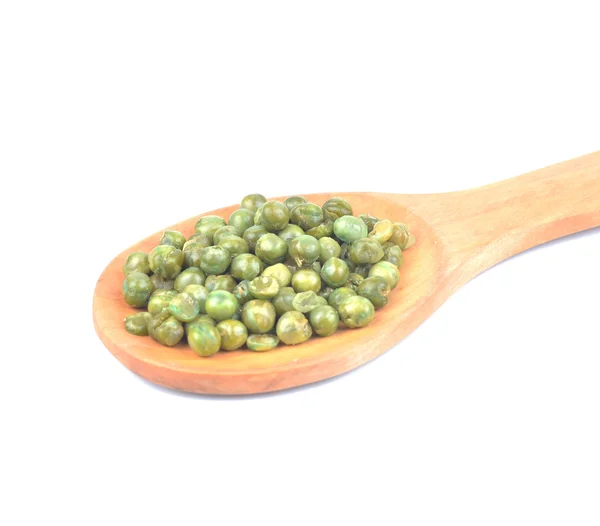 Nueces de bocadillo en una cuchara de madera — Foto de Stock