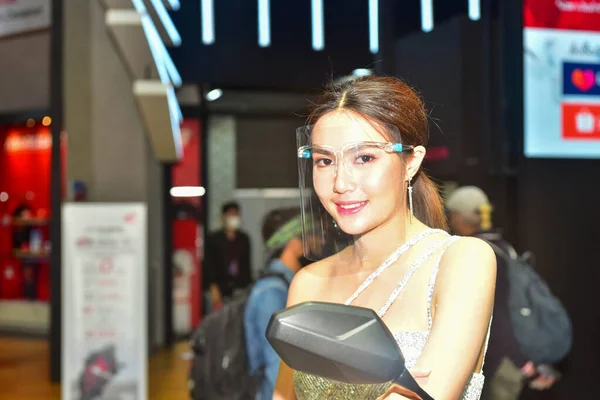 Bangkok, Tayland - 24 Temmuz 2020 Tanımlanamayan Model, Bangkok Uluslararası Otomobil Fuarı Bangkok, Tayland: Otomobil Fuarı 2020 .