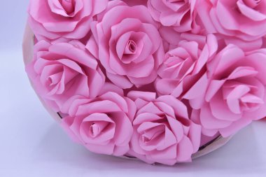 Beyaz arka planda mezuniyet hediyesi