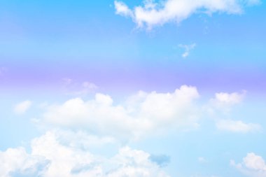 Mavi gökyüzü beyaz bulut arkaplanı. Güzel gökyüzü ve bulutlar öğleden sonra.