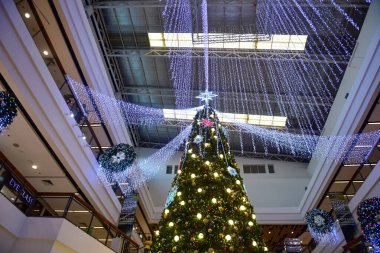 Rayong Tayland 10 Kasım 2020 Tanımlanamayan Hediye Kutuları, sınır tasarımı. Noel yeni yılı.