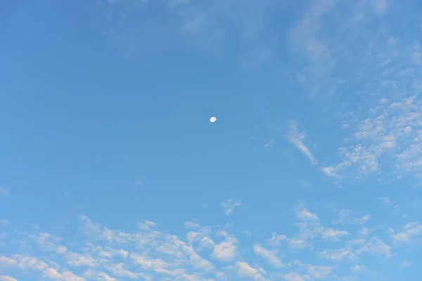 Ciel Bleu Nuages Blancs Pour Arrière Plan — Photo