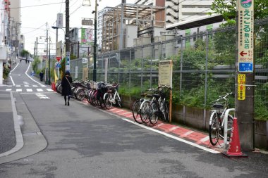Tokyo, Japonya 21 Kasım 2018 Tokyo 'daki tanımlanamayan Japon binaları ve binaları.