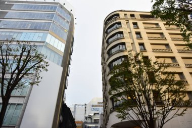 Tokyo, Japonya 21 Kasım 2018 Tokyo 'daki tanımlanamayan Japon binaları ve binaları.