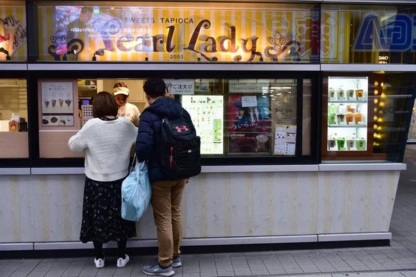 Tokyo, Japonya 21 Kasım 2018 Tokyo 'daki tanımlanamayan Japon binaları ve binaları.