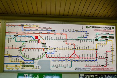 Tokyo, Japonya 27 Kasım 2019 Tanımlanamayan Japon halkı Tokyo 'ya seyahat ediyor.