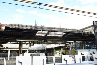 Tokyo, Japonya 27 Kasım 2019 Tanımlanamayan Japon halkı Tokyo 'ya seyahat ediyor.