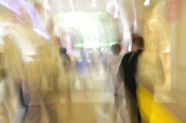 Tokyo, Japonya 27 Kasım 2018 Japonya 'da Tokyo' da dolaşmak birçok insanla doludur..