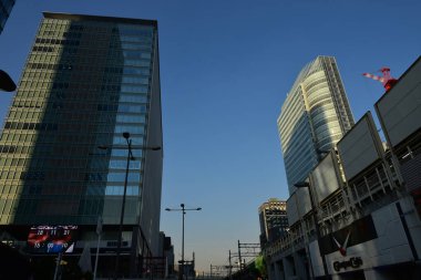 Tokyo, Japonya 27 Kasım 2018 Japonya 'da Tokyo' da dolaşmak birçok insanla doludur..