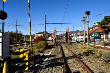 Toky japan 23 Kasım 2018 Tokyo 'dan Fuji Dağı ve sokak manzaralı tanımlanamayan elektrikli tren yolcuları. Japonya 'nın en ünlü şehri Fuji Dağı.