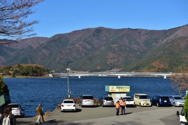 Toky japan 23 Kasım 2018 Tokyo 'dan Fuji san' a, Fuji Dağı 'ndan Fuji San Yagizaki Parkı' na giden kimliği belirsiz elektrikli tren yolcuları.