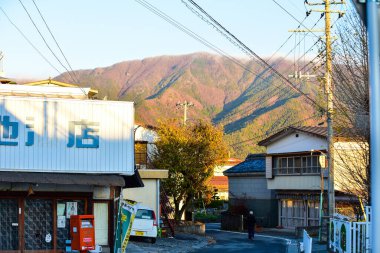 23 Kasım 2018 'de Japonya' nın kırsal kesimindeki bir köyde soğuk havada.