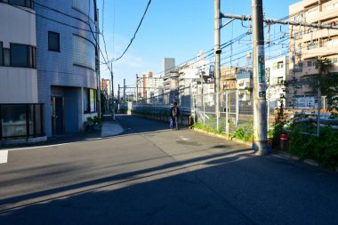 Tokyo, Japonya 21 Kasım 2018 Kimliği belirsiz insanlar Tokyo tren istasyonlarında. Tokyo 'ya seyahat eden Japonların Görüntü Seyahati.