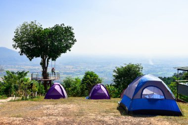 Phitsanulok Tayland 27 Aralık 2018 Ban Rak Thai köyünde kış tatili kampı.
