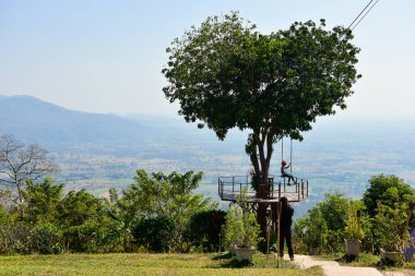 Phitsanulok Tayland 27 Aralık 2018 Ban Rak Thai köyünde kış tatili kampı.
