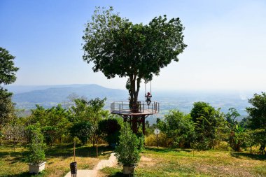 Phitsanulok Tayland 27 Aralık 2018 Ban Rak Thai köyünde kış tatili kampı.