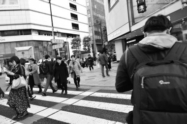 Tokyo, Japonya 27 Kasım 2019 Tanımlanamayan Japon halkı Tokyo 'ya seyahat ediyor.
