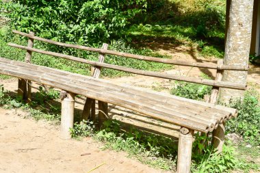 Loei Eyaleti Tayland Phu Kradueng Ulusal Parkı. Tayland 'ın en ünlü yerlerinden biridir. Her yıl ortalama bir insana on binlerce insan gelir, özellikle de birçok turistin sık sık ziyaret etmek zorunda kaldığı uzun hafta sonlarında.