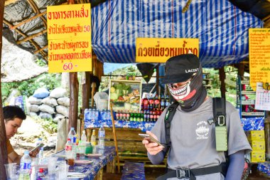 Loei Eyaleti Tayland 19 Ocak 2017 Phu Kradueng Ulusal Parkı. Tayland 'ın en ünlü yerlerinden biridir. Her yıl ortalama bir insana on binlerce insan gelir, özellikle de uzun bir hafta sonu boyunca. 