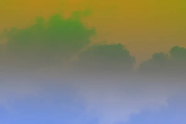 Ζυμαρικά Πολύχρωμος Ουρανός Και Λευκό Σύννεφο — Φωτογραφία Αρχείου