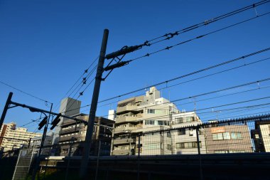 Tokyo, Japonya 21 Kasım 2018 Kimliği belirsiz insanlar Tokyo tren istasyonlarında. Tokyo 'ya seyahat eden Japonların Görüntü Seyahati.