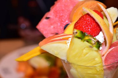 Tokyo, Japonya 27 Kasım 2019 Kimliği belirsiz Japon halkı Tokyo 'ya seyahat ediyor.