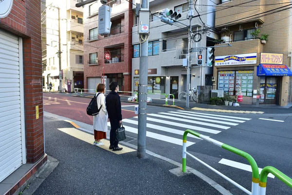 日本2018年11月21日未確認東京の鉄道駅の人々 ブラー 東京で旅行する日本人の旅行 — ストック写真