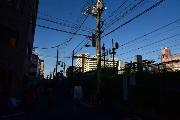 日本2018年11月21日未確認東京の鉄道駅の人々 ブラー 東京で旅行する日本人の旅行 — ストック写真