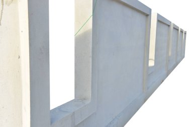 Solucanların gözü, duvarda parlayan güneşi görür.. 