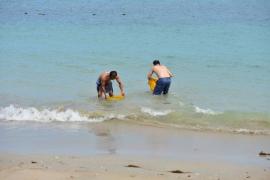 Chon Buri Tayland 01 Ağustos 2019 Görüntü Japon şirketi çalışanlarını 2019 Plaj Ekibi Mükemmellik Ekibi çalışmalarına götürüyor.